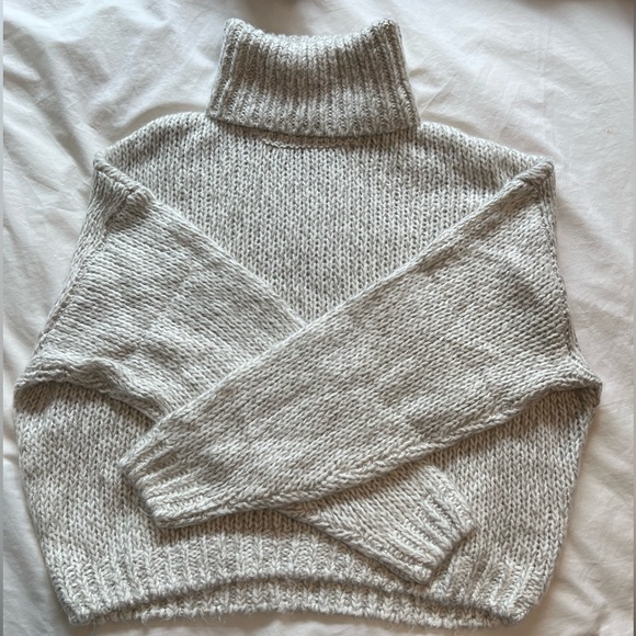 H&M Turtleneck - Picture 1 of 2